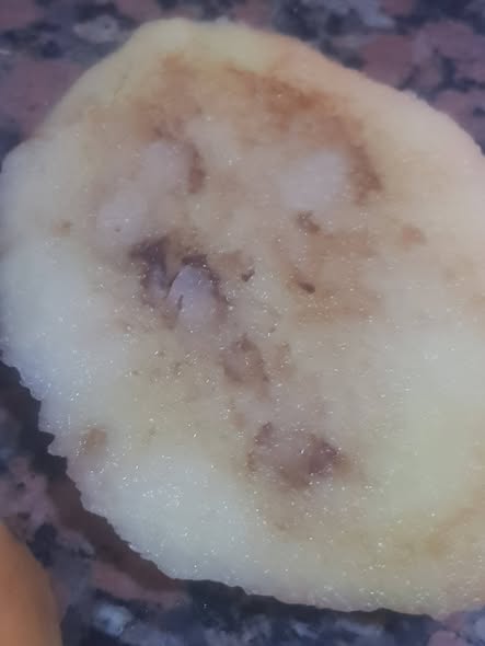 دي حبة بطاطس وده شكلها من الداخل، هل هي صالحه للاكل، وشكرا